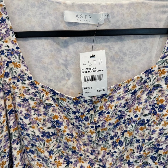 ASTR the Label Button Front Ruched Floral Top SIZE L - Picture 8 of 9